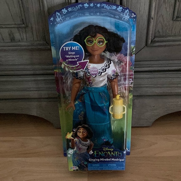 BRAND NEW  DISNEY ENCANTO DOLL! NIB! SMOKE FREE HOME! - Picture 1 of 4